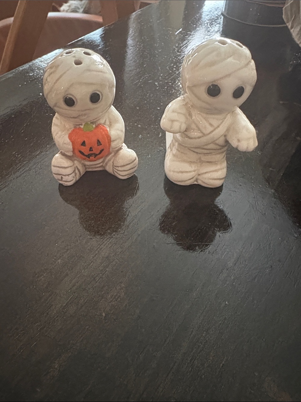 Crackle Barrel salt and pepper shaker